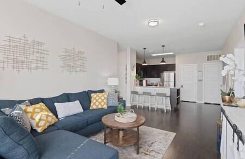 Austin Apartment | Austin's Serene Views w/Large Balcony*Pool