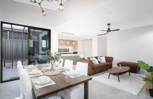 Austral House | Austral Luxury 5Br Classic Model House