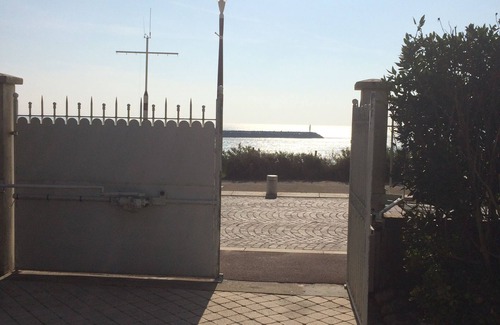 Saint-Gilles-Croix-de-Vie Villa | AUTHENTIC BALNEAIRE VILLA FACING THE SEA AND BOISVINET BEACH - EXCEPTIONAL VIEW