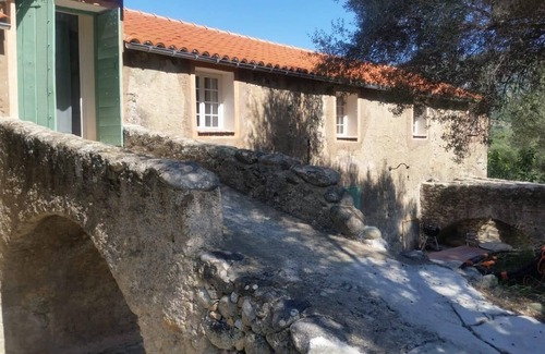 Novella House | Authentic 18th-century mill with 120 m² pool in 50-hectare olive grove.