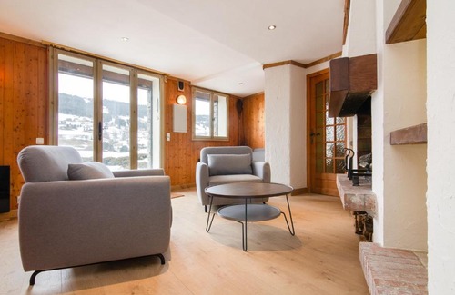 Le Planellet Apartment | Authentic 2BR apartment 500m from city center