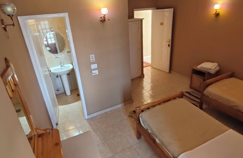 Luxor Hotel | Authentic 7-Room Hotel with Nile Temple and Mountain Views – AC and WiFi