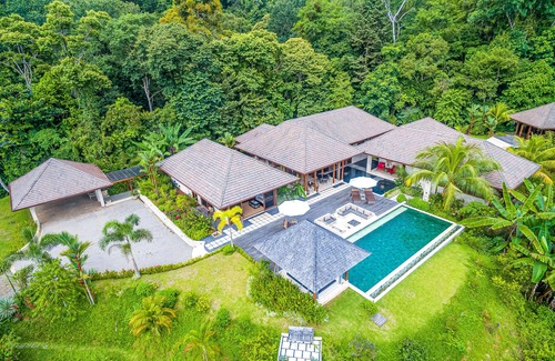 Savegre House | Authentic Balinese architecture eco-reserve - private infinity pool & ocean view