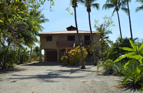 Junquillal House | Authentic Costa Rica Beachfront 3BR - Casa JolRay