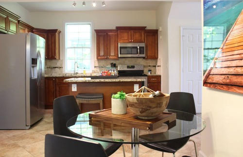 Edgewood House | Authentic Edgewood 3 Bed House with Private Yard