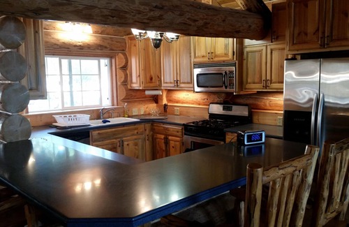 Somers Cabin | Authentic Hand-Crafted Mountain Cabin w/Amazing Lake View !
