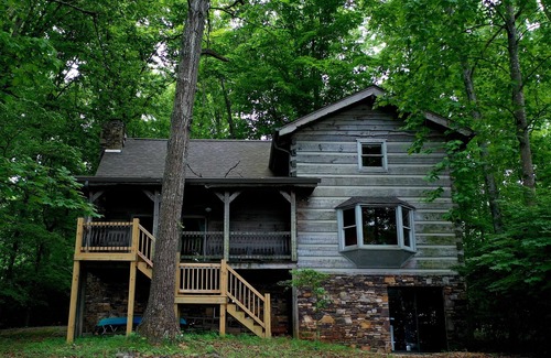 Jefferson City Cabin | AUTHENTIC LAKEFRONT LOG CABIN-SLEEPS 10. PRIVATE DOCK. FIREPIT.