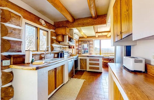 Littleton Cabin | Authentic log cabin in Littleton, NH