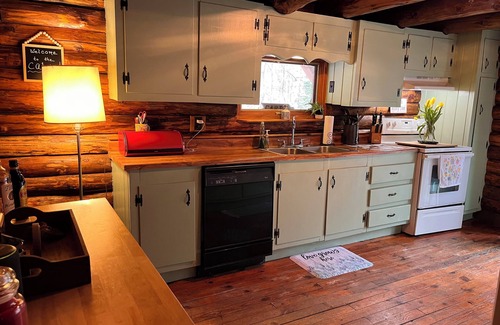 Campton Cabin | Authentic Log Cabin! Recently updated! Fun for families/Near Owl's Nest!