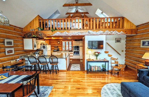 Warren Ski Chalet | Authentic Log Home in Warren. Ski town. Mountain biking. Short walk to lake.