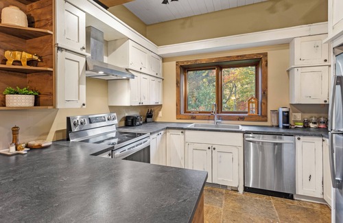 Saint-Faustin-Lac-Carre Cabin | Authentic logwood cabin next to Mont-Blanc ski station, close to Tremblant.