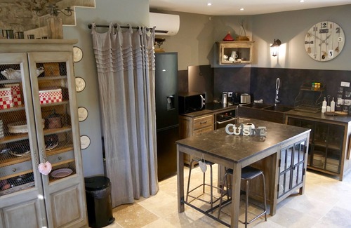 La Roque-sur-Pernes House | Authentic Provencal shed and its SPA on an exceptional site