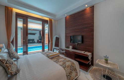 Padonan Villa | Authentic Temple & Garden: 5BR Villa