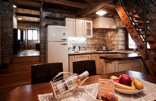 Visnjan Villa | Authentic Villa Ulika with a pool and a jacuzzi