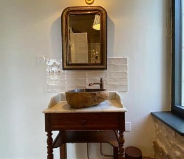 La Vernelle House | Authentique moulin à eau du ⅫⅠe siècle