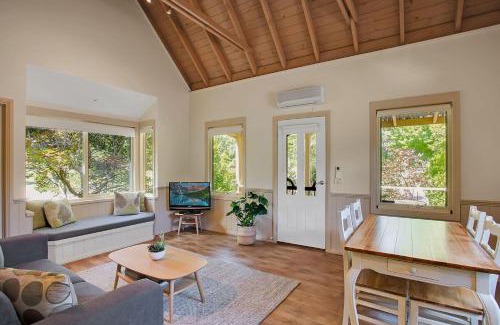 Bright House | Autumn Abode Cottages - One
