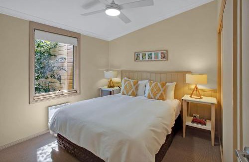 Bright House | Autumn Abode Cottages - One