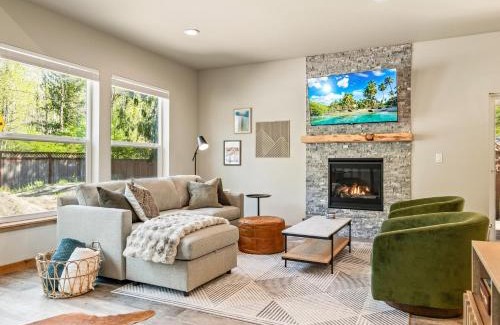 Paradise Estates House | Autumn At Rainier Modern Cabin W Firepit