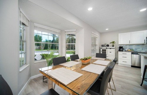 Del Rio House | Autumn Deal! Luxe Poolside Escape~Julington Creek~Grill~Sleeps 10
