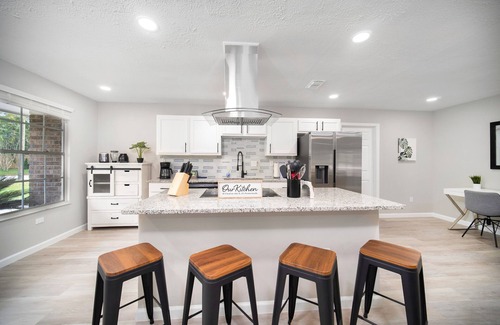 Del Rio House | Autumn Deal! Luxe Poolside Escape~Julington Creek~Grill~Sleeps 10