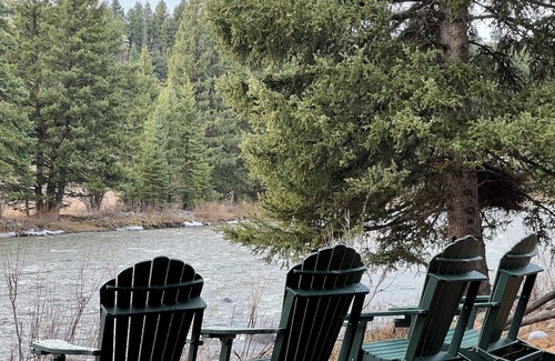 Gallatin Gateway Cabin | Autumn Discount on Montana Riverside Cabin