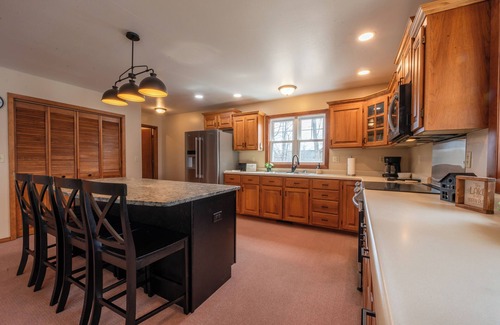 Birchwood House | Autumn Escape – Lakefront Cabin w/Firepit Nights & Scenic Views
