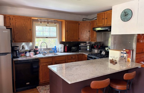 Oakland House | Autumn Escape-near lakes , hiking and scenic drives