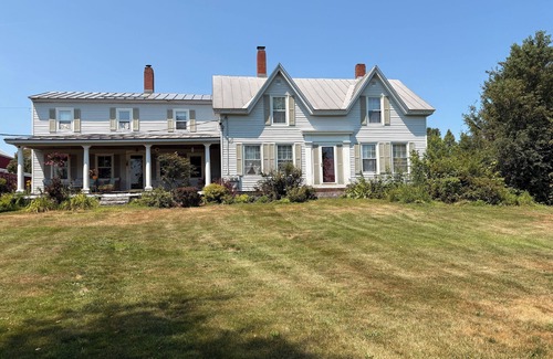 Oakland House | Autumn Escape-near lakes , hiking and scenic drives