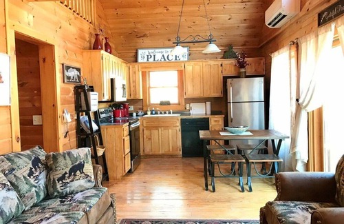 Fleetwood Cabin | Autumn Mist - Fleetwood, NC