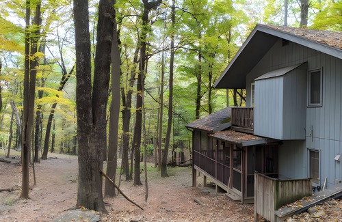 Berkeley Springs House | Autumn Wings - A Natural Retreat