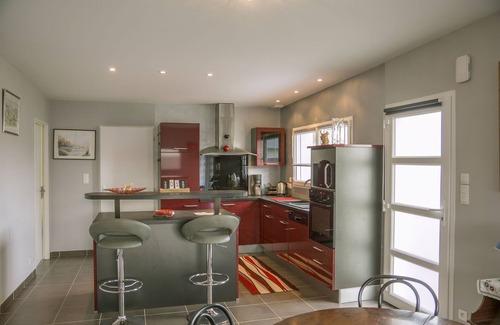 Treffiagat House | AUX AQUARELLES DE LINETTE, GROUND FLOOR, LABEL GITES DE FRANCE, DOG ALLOWED
