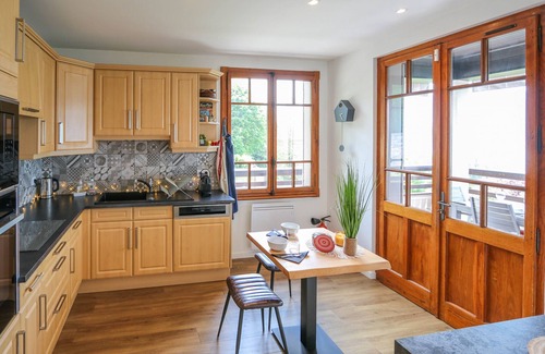 Veyrier-du-Lac Ski Chalet | Aux Grillons - Surplombez les eaux cristallines