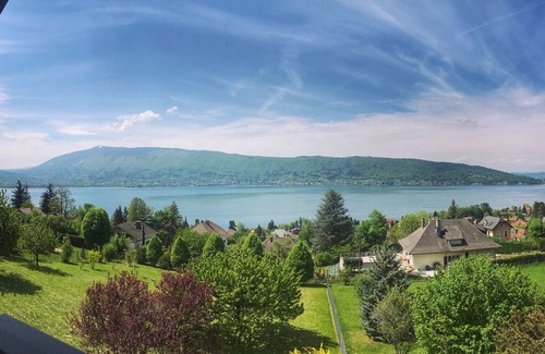 Veyrier-du-Lac Ski Chalet | Aux Grillons - Surplombez les eaux cristallines