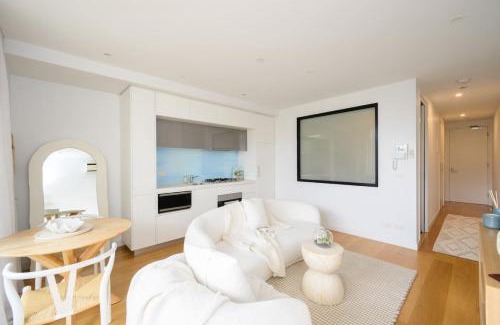 Port Melbourne Apartment | Ava, 100m to Beach