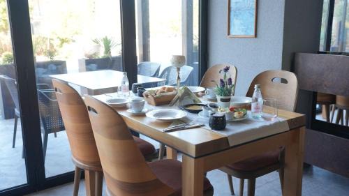 Komoran Hotel | Ava Hotel Prishtina