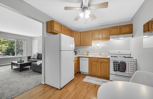 Crown Point Apartment | AVAIL 10/29- 1 bed/1 bath downtown Crown Point
