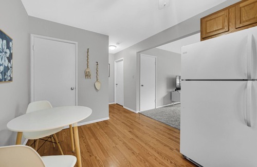 Crown Point Apartment | AVAIL 10/29- 1 bed/1 bath downtown Crown Point
