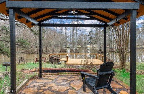 Shreveport House | Avail This Weekend! Hot Tub, Kayaks & Canoes!