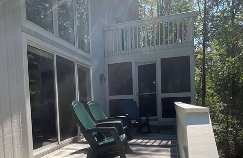 Goshen House | Available ski season 2026! 4 Bedroom 3 full bath, 10 minutes to Mohawk Moutain