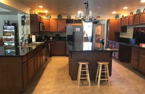 Chico Villa | AVAILABLE! Sleeps 10. A Chico Tradition! Stay at the Villa Chicon2024 CHICO GRAD
