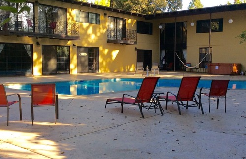 Chico Villa | AVAILABLE! Sleeps 10. A Chico Tradition! Stay at the Villa Chicon2024 CHICO GRAD