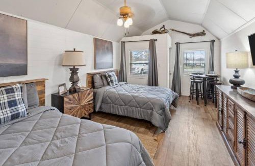 Oil City House | Available This Weekend, Kayaks & Across From Caddo