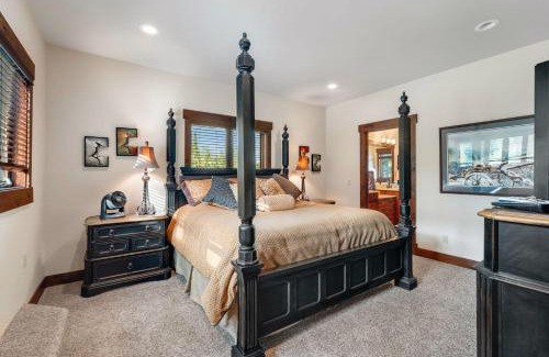 Sandpoint House | Avalanche #1