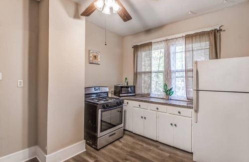 Evergreen Apartment | Avalon Nest Upstairs