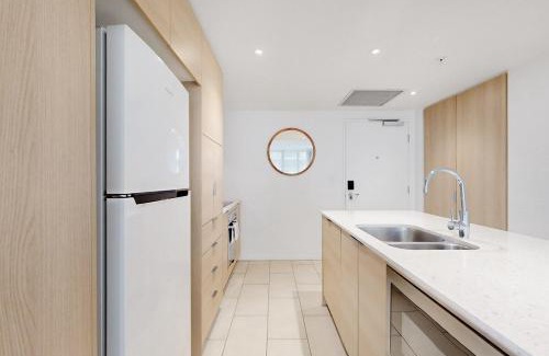 Broadbeach Apartment | Avani Hotel 1BR Private Apt Casino Beach Dining