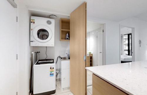 Broadbeach Apartment | Avani Hotel 1BR Private Apt Casino Beach Dining