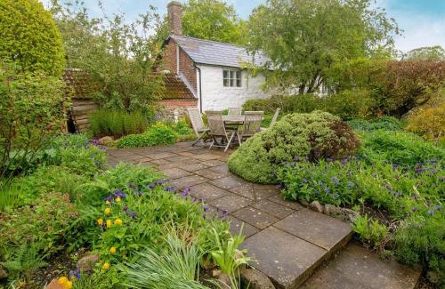 Avebury House | Avebury Cottage