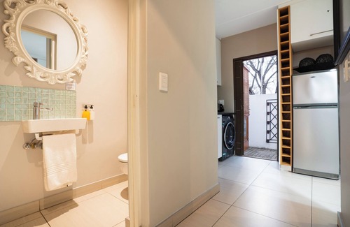 Stellenbosch Central Apartment | Avemore Mareba Court No 9- with backup power
