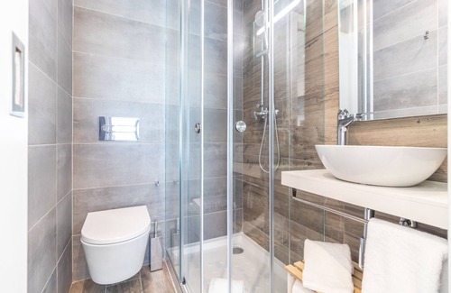 Se House | Avenue 41 Guest House