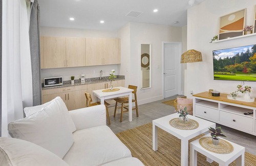 Ludlam House | Avi Lux Stay